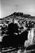 USA. Nevada. Fallon. 2000. Mayor Ken Tedford on Rattlesnake Hill with cross behind.